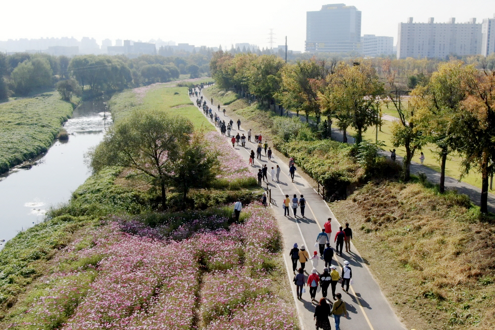 연수구, 승기천 수질·악취 개선…변화의 원년 만든다.